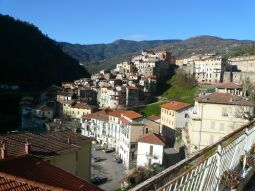 Pigna, appartamento da ristrutturare