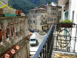 Apartment on the Airole piazza